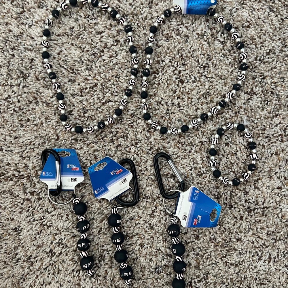 5 Piece Pine Sports San Antonio Spurs Handmade Beaded Keychain Necklace Bracelet